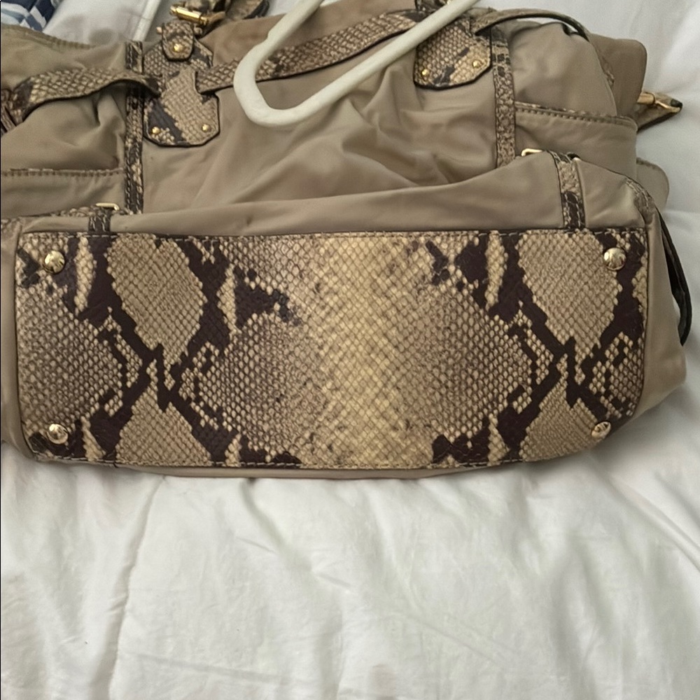 Michael Kors Tan and Brown Shoulder Bag with Slouchy Silhouette - Picture 4 of 12
